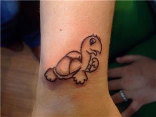 Şirin Kaplumbağa Dövmesi / Cute Turtle Cartoon Tattoo
